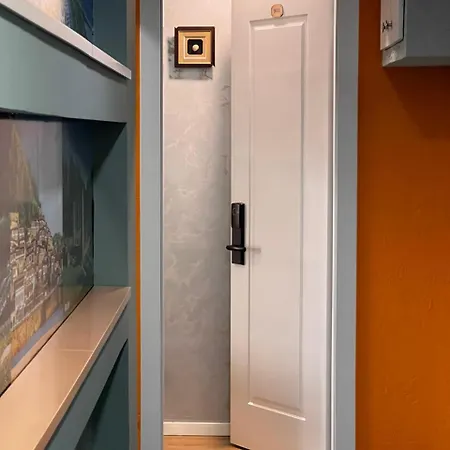 Blue Door ティラナ